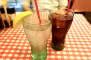 【悲報】「コカコーラ、炭酸を飲むと骨や歯が溶ける」これが原因だった