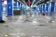 【動画】中国、今度は広州市の地下鉄が水没！豪雨で水が駅に流れ込む、その様子