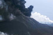 【火山】小笠原諸島・西之島の噴煙高度が8000m超 一連の噴火で最大
