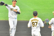 阪神ナインの心は一つ　小野寺と島田の心温まるお出迎え