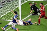 【画像】日本の2点目、ゴールライン割ってたんじゃないかと話題に