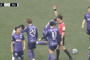 【悲報】サッカー選手「痛いんゴォおおおおお大怪我したんゴォおおおｗ(ﾁﾗｯ」審判「ｻｯ!!（ﾚｯﾄﾞｶｰﾄﾞ」　→　その後ｗｗｗｗｗｗｗｗｗｗ