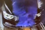 【動画】洗車機の故障で車体にガリガリと傷を付けられてしまう事故。