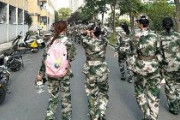 【動画あり】中国、軍事訓練用の服がスケスケ、女子学生から不満の声　「全部透けています。パンツも見えてしまう」