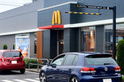 マックで道路にまで渋滞作ってまでドライブスルーで買うバカ達なんなの？