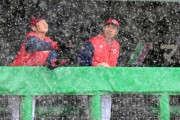 広島vs楽天が吹雪で中断　グラウンドも真っ白に…