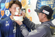 オリックス梵英心コーチ(ドS)、誕生日ケーキを紅林の顔面に食べさせる！紅林「愛情を感じた」