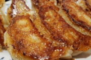 【画像あり】餃子を最も美味しくする「調味料」を見せますね
