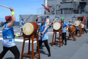 爽やかなブルーの法被(はっぴ)が映える海上自衛隊の輸送艦「くにさき」の和太鼓部！