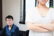 嫁の機嫌が悪そうで話しかけても無視される　謝ろうにも怒らせた原因がわからない　こういう場合ってどう対処してる？
