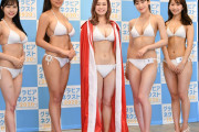 【画像あり】白ビキニ姿の美女5人が集結！！