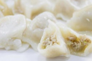 【爆笑】餃子定食を食べてる日本人…ヤバイぞ・・・・・・・・