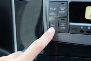 車に付いてるACボタンの使い方わからない奴ｗｗｗｗｗｗ