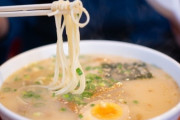 ワイ「あの…スープ飲んじゃったんですけど替え玉出来ますか？」ラーメン屋「あいよーっ！」