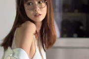 ほしのあき48歳、ビキニショットを披露する...