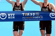 トライアスロン、1，2位が手をつないでゴールした結果…二人とも失格に…