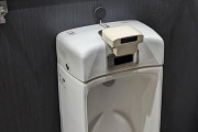 外国人「日本のトイレに入ったら便器にミニゲームが付いてた…」
