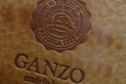 日本の革財布のクオリティ高すぎ問題←それでも日本人はヴィトンを買い漁る？  [10/17]