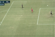 【動画】Jリーグでまた飯倉チャレンジ、なぜ日本人GKはドリブルしたがるのか