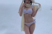 【画像】声優さん、雪の中で水着になってしまう…