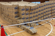 【悲報】避難所「支援物資で大量のペットボトルの水が届けられて体育館の床が壊れました…」