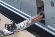 【動画】離岸時にギャングウェイを失ってしまう大型客船が撮影される（ノ∇`）
