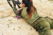 【画像】イスラエル女性兵士がヤバすぎるｗｗｗｗｗｗｗｗ