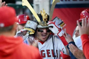 トラウト「翔平、エンゼルスに残ってくれ！」大谷「これ被れよ！w」