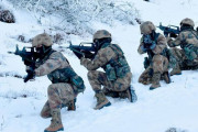中国国境警備隊、チベット南部の雪山で新年初の訓練を実施！