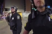 海外「自分の犯罪を冗談のように同僚に話し、ボディカメラに気づいて青ざめるアメリカの警官」