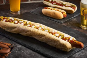 ロッキーズが販売する巨大ホットドッグに世界が騒然！←「45ドルだって？！」「マジでヤバい」（海外の反応）