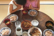 【画像】1.2万人が「いいね」した日本人の古き良き食卓の風景がこちら