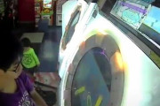 【動画】Ｚ世代さん、今度はゲーセンで大暴れしてしまうｗｗｗｗ