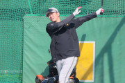 【朗報】坂本勇人さん、若い頃の足上げフォームに戻り快音連発
