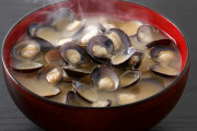 シジミの味噌汁ってシジミが大きかったら身を食うんだよな？