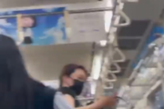 【悲報】女子高生さん、電車内で『着替え』開始。これ逆だったら大問題だろ…