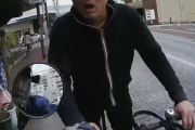 【悲報】チャリおじ、バイクにガチギレ