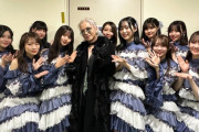 【画像】　HYDE(53歳)「乃木坂と写真撮ったﾊﾟｼｬｯ」 アイドルたちが気を利かせる優しい一枚
