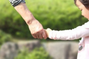 「非常識な息子夫婦が一度も孫の顔を見せません」70代男性の相談が冷酷に斬られる