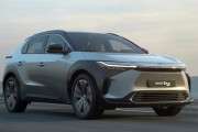 【朗報】来年発売のトヨタ新型EV『bZ4X』がカッコよすぎてヤバい…一充電で約500km走行、ソーラーパネル搭載モデルも設定