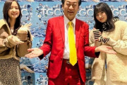 【乃木坂46】メンバーと2ショット撮りまくってるこのおじさん、知ってる？