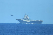 日本の軍艦・軍機は中国海軍空母「遼寧」艦隊の「お抱えカメラマン」…中国国防部は「いらね」！