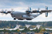 ロシア軍の大型プロペラ輸送機「An-22」が墜落、試験飛行中に空中分解…最後のアントノフ22！