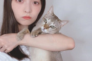 【人気声優】#上坂すみれ、愛猫とのキュートな2SHOTにファン絶賛！「お顔がそっくり」「毛深すぎっ」#はと  [爆笑ゴリラ★]