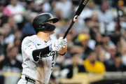 【海外の反応】村上宗隆選手が第１３号ホームランを打って再びメジャーリーグで単独トップに立つ！