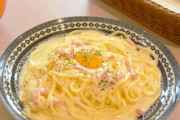 スパゲティって明らかに店で食うと高くね？なんでボッタクリ許されてるん？