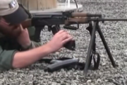 【動画】アメリカ人　セミオートライフルを指の力だけでマシンガンに変えてしまうｗｗｗｗｗｗ