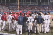 ヤクルトＶＳ広島で乱闘騒ぎ　青木が死球退場「もう一発」の声で一触即発