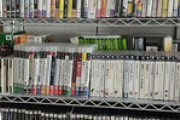 部屋のゲーム棚丸ごと売りたい。いくらで売れそうでしょうか（※画像あり）