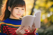 職場のお昼休みに読書していると、中学生の子持ちの人「その本、うちの中1の娘が読書感想文の為に読むような本よ？そんな本をいつまでたっても読めないなんて...」